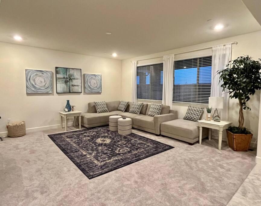 Brand-New, Beautiful & Stylish Home In Sacramento! Екстер'єр фото