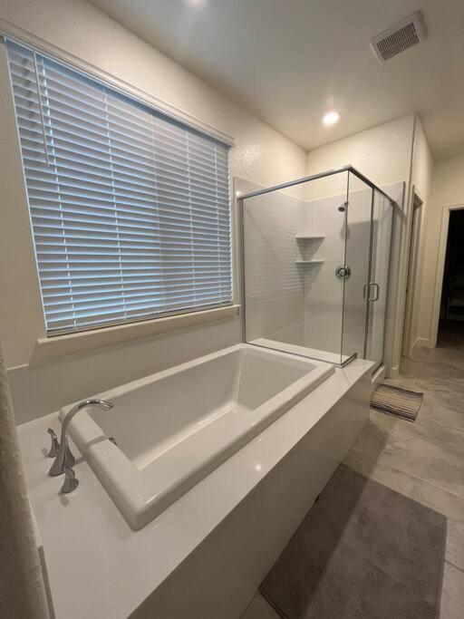 Brand-New, Beautiful & Stylish Home In Sacramento! Екстер'єр фото