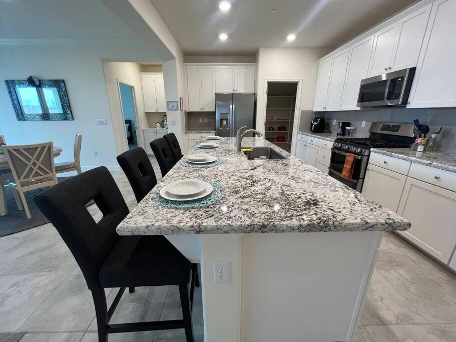 Brand-New, Beautiful & Stylish Home In Sacramento! Екстер'єр фото