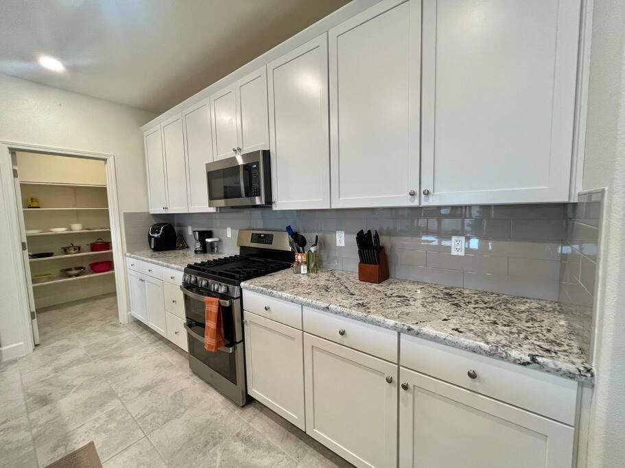 Brand-New, Beautiful & Stylish Home In Sacramento! Екстер'єр фото